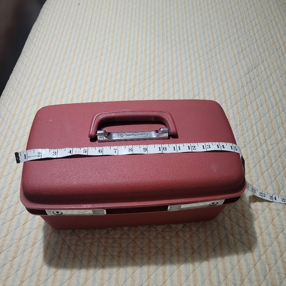 Vintage Red Travel Case - Picture 12 of 13